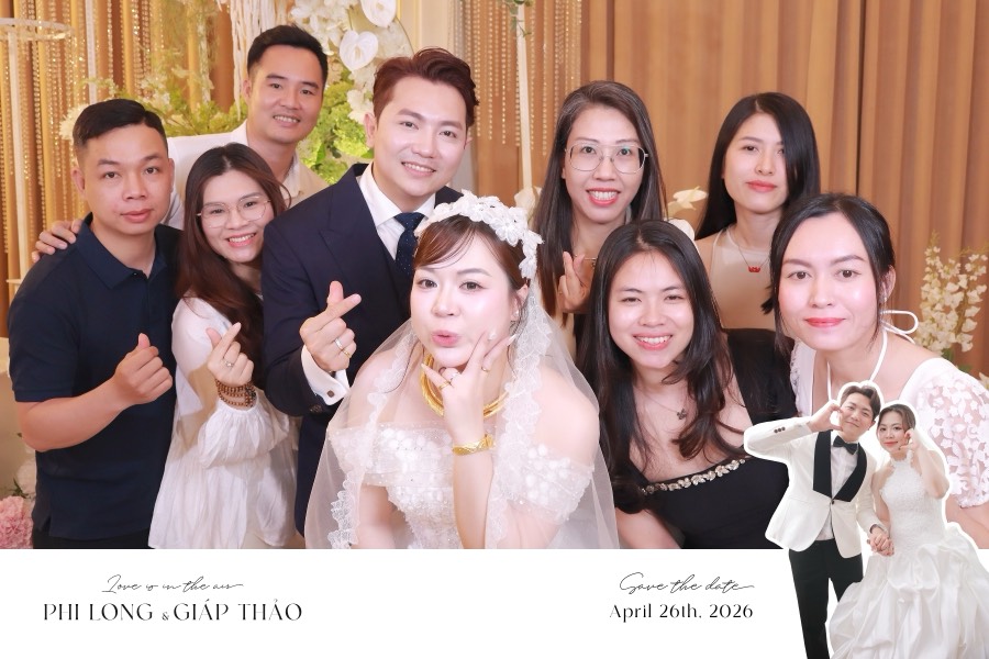 Ảnh in cô dâu chú rể và bạn bè, cưới Phi Long và Giáp Thảo